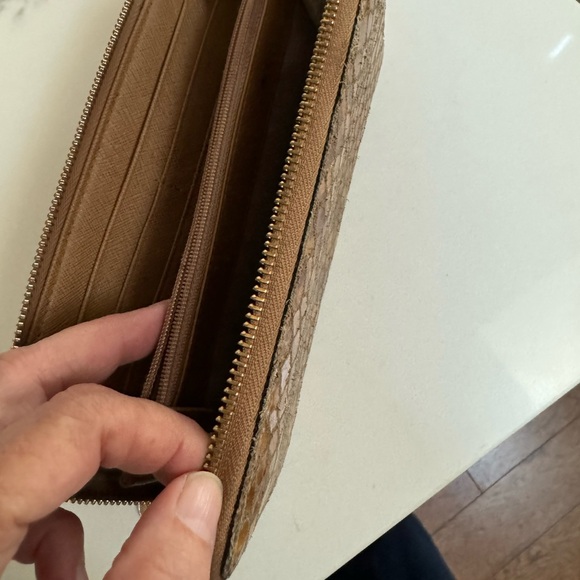 Micheal Kors snakeskin wallet - Picture 2 of 7